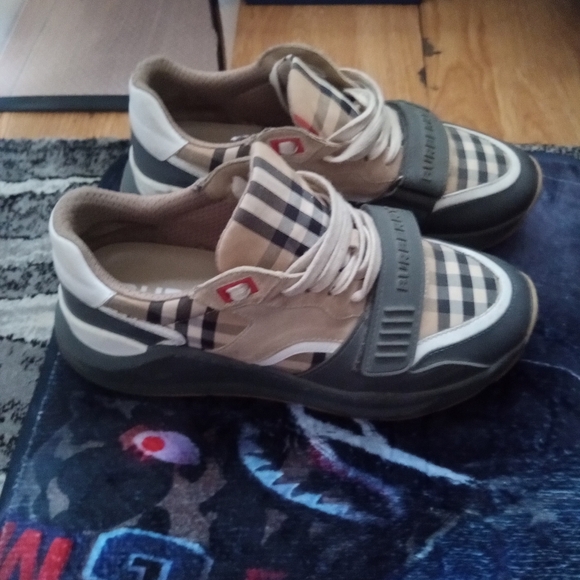 Burberry sneakers size euro 40 color tan - Picture 1 of 5